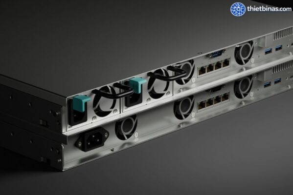 So với RS826+, phiên bản RP+ được trang bị nguồn điện dự phòng